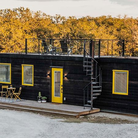 New The Yellow Beacon-Luxury Shipping Container Fredericksburg Exteriér fotografie