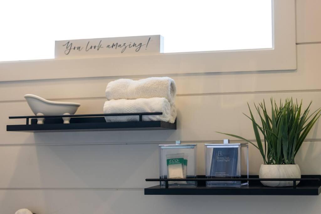 New The Yellow Beacon-Luxury Shipping Container Fredericksburg Exteriér fotografie