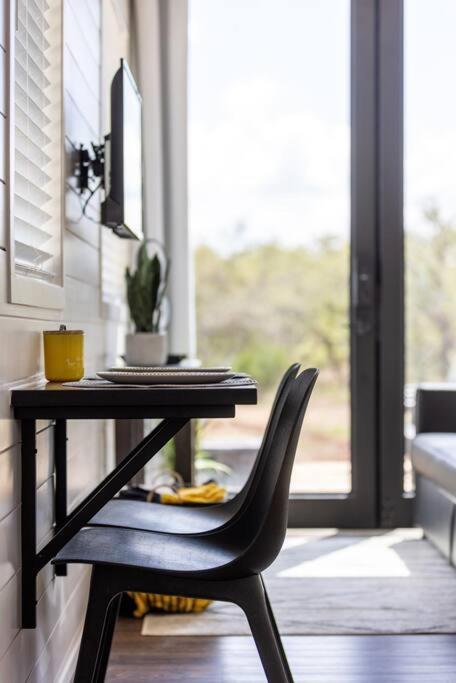 New The Yellow Beacon-Luxury Shipping Container Fredericksburg Exteriér fotografie