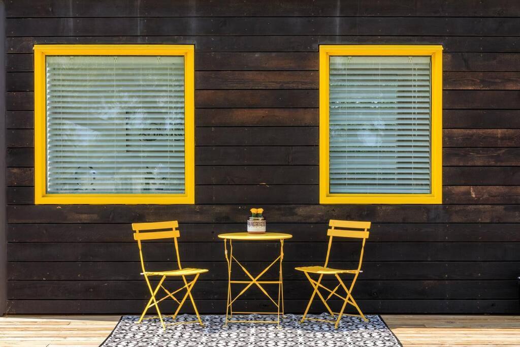 New The Yellow Beacon-Luxury Shipping Container Fredericksburg Exteriér fotografie