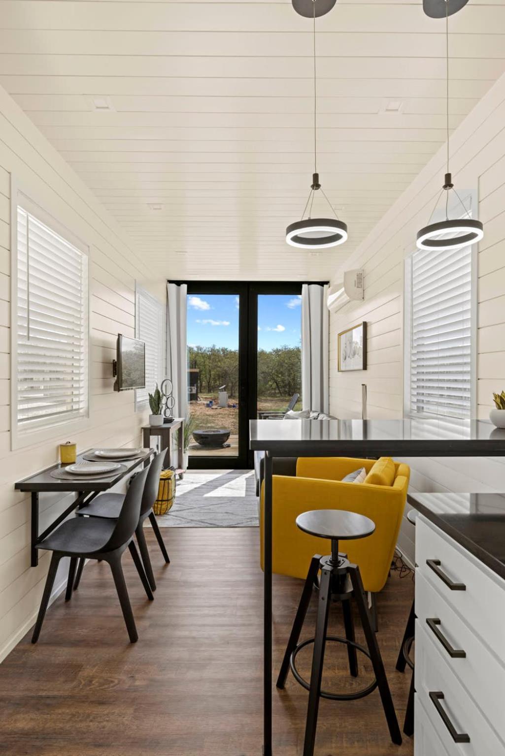 New The Yellow Beacon-Luxury Shipping Container Fredericksburg Exteriér fotografie
