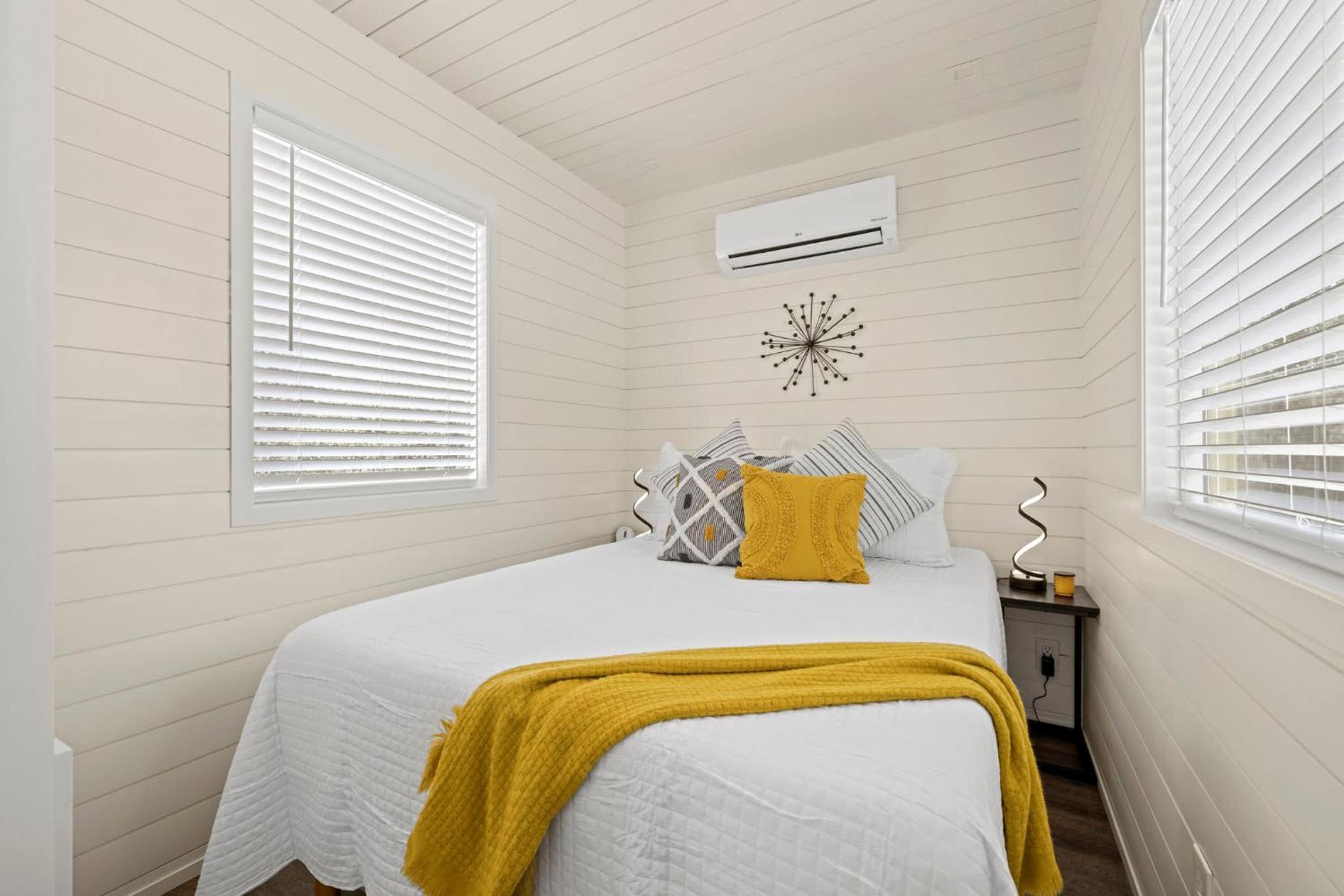 New The Yellow Beacon-Luxury Shipping Container Fredericksburg Exteriér fotografie